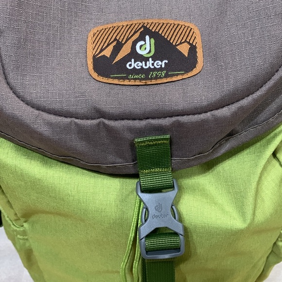 Deuter Walker 16 Liters Unisex Backpack Color Mist pine New - Picture 2 of 9